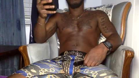 Snapshot of sdawg2xx chatting on 12/05/24, 11:51 sdawg2xx online show from 12/05/24, 11:51