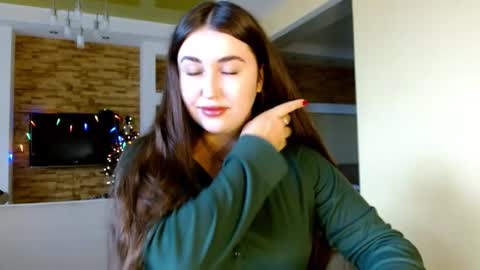 Elizabeth  online show from 12/14/25, 09:36