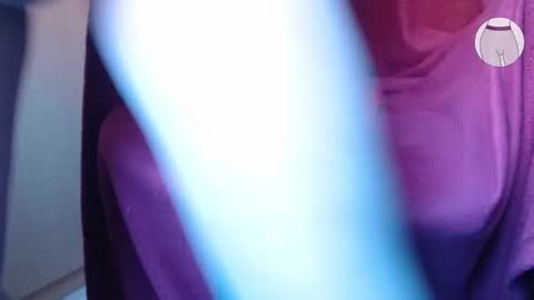 Snapshot of seamlessly chatting on 03/09/25, 04:00 seamlessly online show from 03/09/25, 04:00