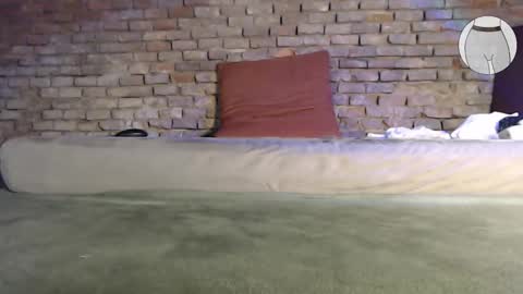 Snapshot of seamlessly chatting on 09/20/25, 08:10 seamlessly online show from 09/20/25, 08:10