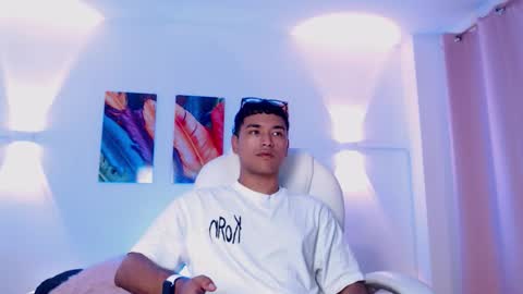 Snapshot of seanstonee chatting on 03/25/26, 01:22 Sean online show from 03/25/26, 01:22