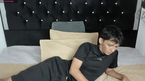 Sebastian Alvarez online show from 05/08/26, 02:17