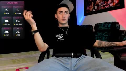 Snapshot of sebas_maverick chatting on 11/25/25, 12:32 Sebastian online show from 11/25/25, 12:32