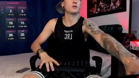 Snapshot of sebas_maverick chatting on 12/15/25, 05:44 Sebastian online show from 12/15/25, 05:44