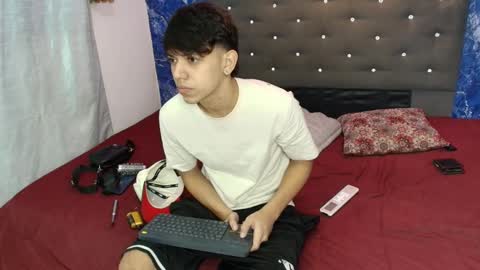 sebas_pretty7 online show from 11/23/25, 12:38