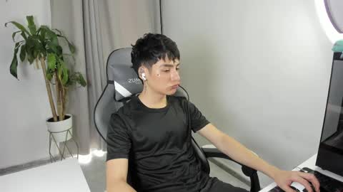 sebastian online show from 04/12/26, 03:50