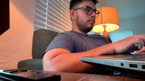 sebasbilbao7 online show from 09/12/25, 12:22