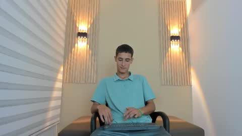 Snapshot of sebass_r chatting on 11/14/25, 07:23 sebass_r online show from 11/14/25, 07:23