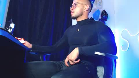 Sebastian online show from 02/05/26, 06:51