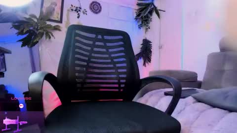     .  INDEPENDENT MODEL online show from 02/01/26, 01:42