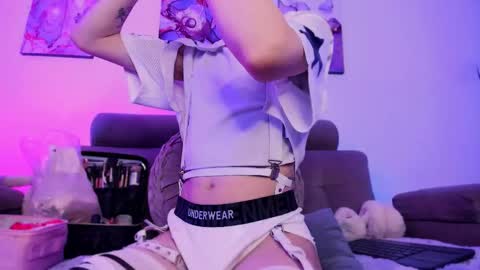     .  INDEPENDENT MODEL online show from 03/02/26, 12:34