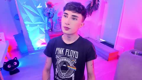     .  INDEPENDENT MODEL online show from 03/05/26, 02:24