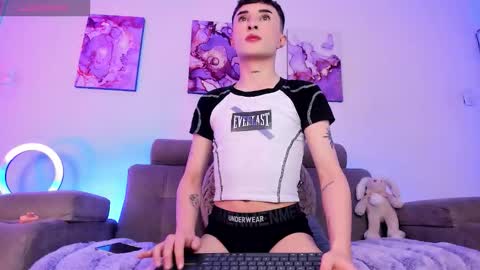     .  INDEPENDENT MODEL online show from 03/24/26, 03:17