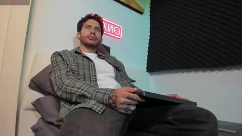 Lucian Sinclair online show from 11/24/25, 03:17