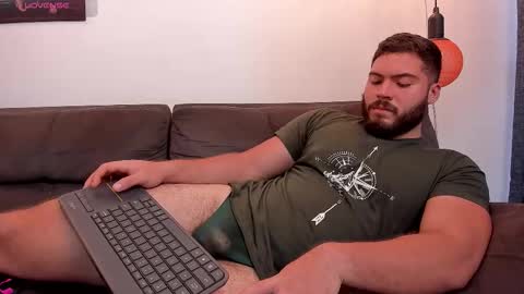 Instagram jeanpaulfit  online show from 10/27/25, 10:14