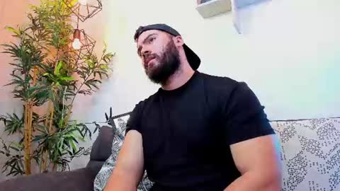 Snapshot of sebastianvilla__ chatting on 07/05/26, 08:27 Instagram jeanpaulfit online show from 07/05/26, 08:27