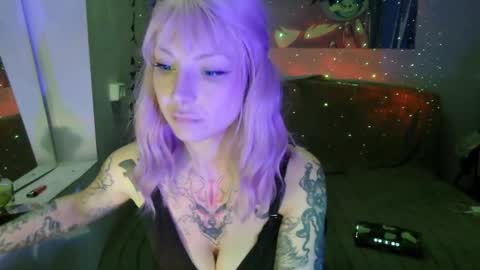 Snapshot of secret_bloom chatting on 12/16/25, 09:09 secret_bloom online show from 12/16/25, 09:09