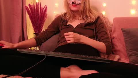 Anni online show from 12/23/24, 10:33