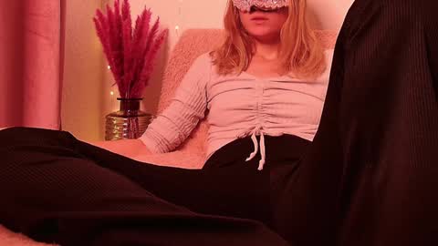 Anni online show from 12/25/24, 12:05