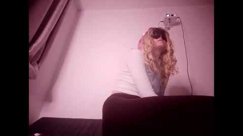 Anni online show from 02/17/25, 11:31