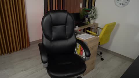 Snapshot of secretary_bj chatting on 01/04/25, 08:05 secretary_bj online show from 01/04/25, 08:05