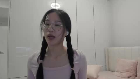 Snapshot of secretgirlfriendxo chatting on 12/17/25, 02:17 Angela online show from 12/17/25, 02:17