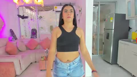 Snapshot of secrethause71605 chatting on 10/14/25, 09:37 NIKOL online show from 10/14/25, 09:37