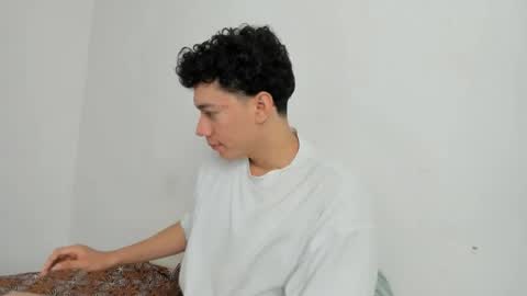 Snapshot of seder_4 chatting on 06/20/26, 06:22 Sebas online show from 06/20/26, 06:22