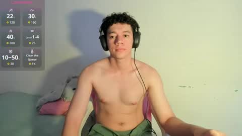 Snapshot of seder_4 chatting on 07/22/26, 06:22 Sebas online show from 07/22/26, 06:22