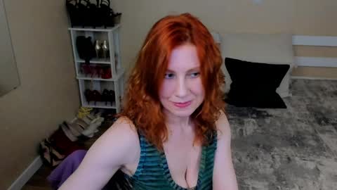 Snapshot of seductive_foxy_ chatting on 05/22/26, 06:24 seductive_foxy_ online show from 05/22/26, 06:24