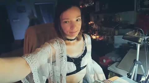 Lisa online show from 12/17/24, 11:27