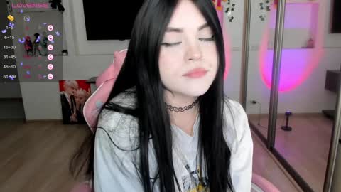 Snapshot of selena___cute chatting on 12/12/24, 04:59 Selena online show from 12/12/24, 04:59