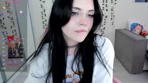 Snapshot of selena___cute chatting on 02/17/25, 08:09 Selena online show from 02/17/25, 08:09