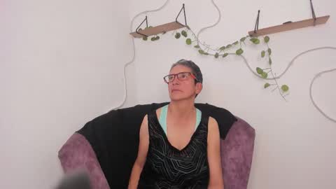 Snapshot of selena_ferreira chatting on 11/19/25, 06:52 Selena online show from 11/19/25, 06:52