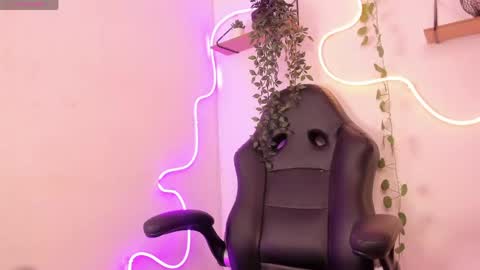 Snapshot of selena_ferreira chatting on 04/15/26, 11:17 Selena online show from 04/15/26, 11:17