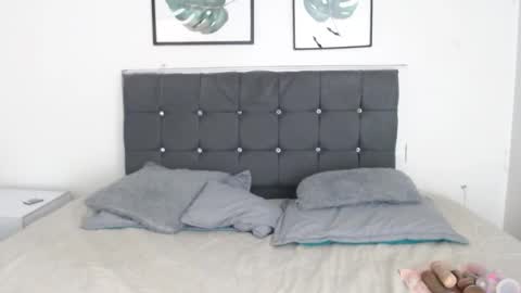 Selena online show from 12/18/25, 03:40