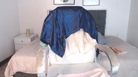 Selena online show from 04/09/26, 07:08