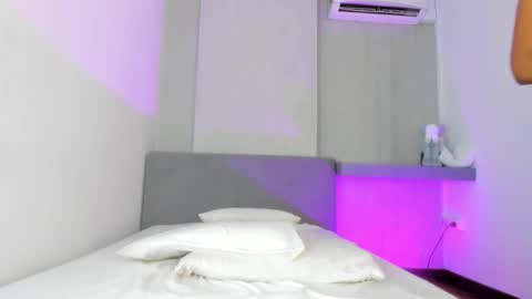 Snapshot of selena_monroy chatting on 09/12/25, 10:59 Selena online show from 09/12/25, 10:59