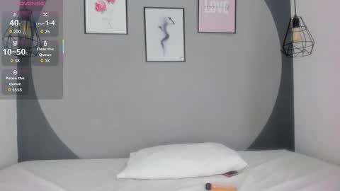 Snapshot of selena_monroy chatting on 09/30/25, 11:04 Selena online show from 09/30/25, 11:04