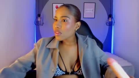 Snapshot of selena_monroy chatting on 10/08/25, 11:19 Selena online show from 10/08/25, 11:19