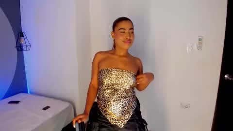 Snapshot of selena_monroy chatting on 10/09/25, 11:41 Selena online show from 10/09/25, 11:41