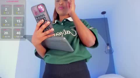 Snapshot of selena_monroy chatting on 10/17/25, 12:08 Selena online show from 10/17/25, 12:08