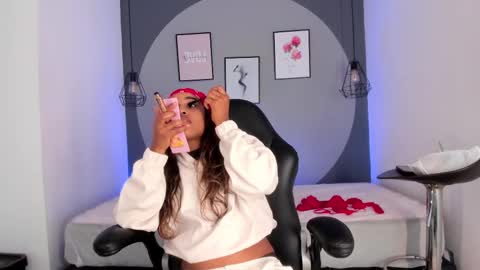 Snapshot of selena_monroy chatting on 10/20/25, 10:59 Selena online show from 10/20/25, 10:59