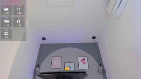 Snapshot of selena_monroy chatting on 10/22/25, 10:48 Selena online show from 10/22/25, 10:48