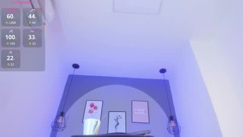 Snapshot of selena_monroy chatting on 10/25/25, 10:45 Selena online show from 10/25/25, 10:45