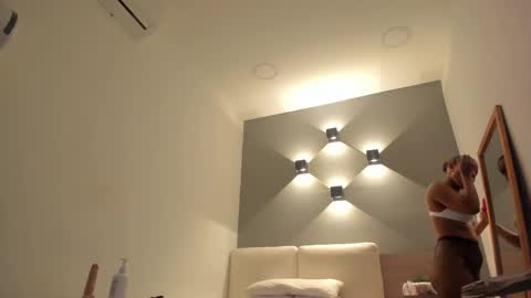 Snapshot of selena_monroy chatting on 11/06/25, 11:00 Selena online show from 11/06/25, 11:00