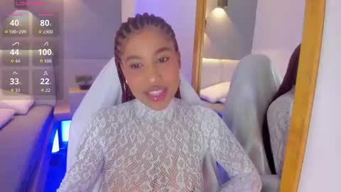 Snapshot of selena_monroy chatting on 12/16/25, 10:42 Selena online show from 12/16/25, 10:42