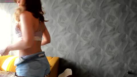 Selena online show from 10/15/25, 03:17