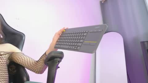 selena roberts online show from 04/17/26, 01:30