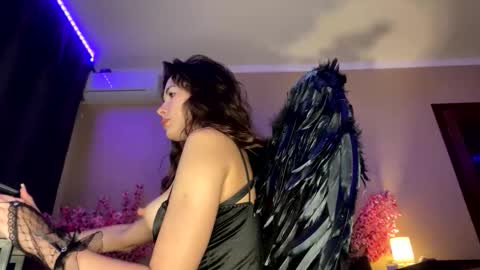 H i  My names is Selena Welcome to my room  Please thumbs up - its important online show from 10/31/25, 12:50